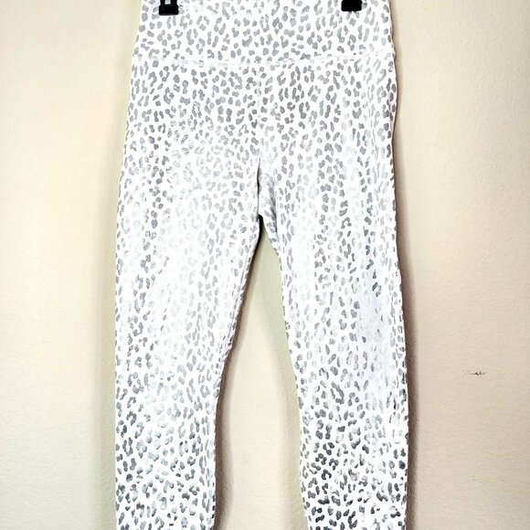 Fabletics Define PowerHold® High-Waisted 7/8 Legging – L - Picture 4 of 6